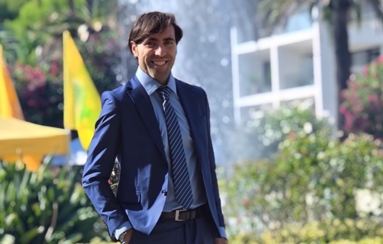 L’attore, regista e conduttore Mirko Mascioli e’ il volto della collezione uomo dei fratelli Di Corso
