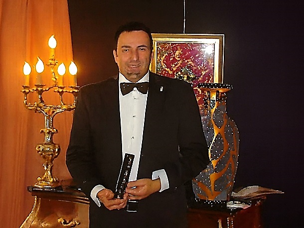 Lo stilista Luca Moretti incanta Antibes portando in auge la meraviglia del gioiello d’autore italiano
