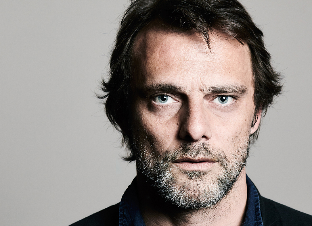Alessandro Preziosi apre la 28ª edizione dei Teatri Antichi Uniti con “Le Memorie di Adriano”: doppio appuntamento a Fano e Ascoli Piceno.