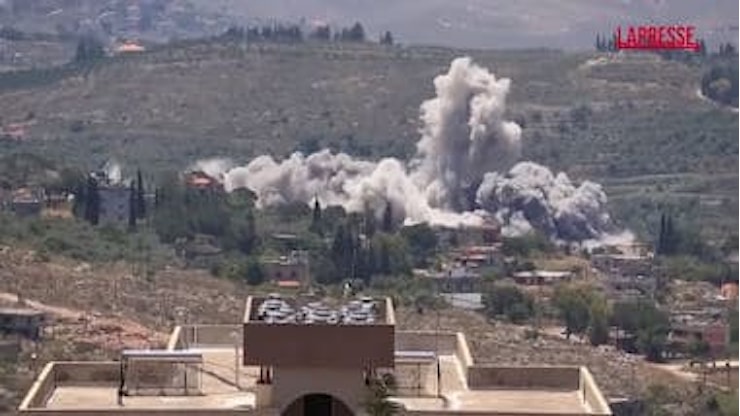 Libano, attacco di Israele nel Sud: il momento dell'esplosione - Il Sole 24 ORE