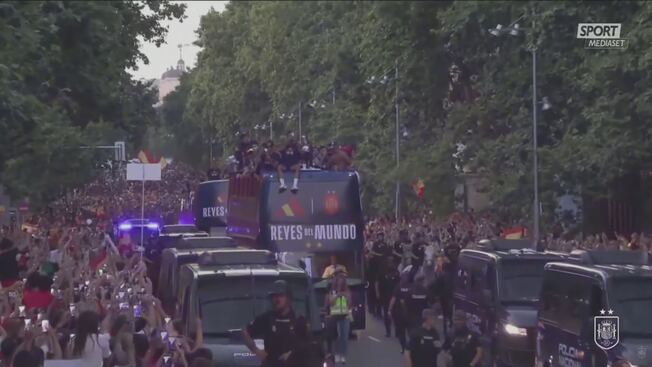 Spagna, è qui la festa: incontro con i reali e parata per le vie di Madrid