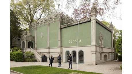 Biennale di Venezia, la Commissione Ue chiede la revoca dei fondi per il padiglione russo