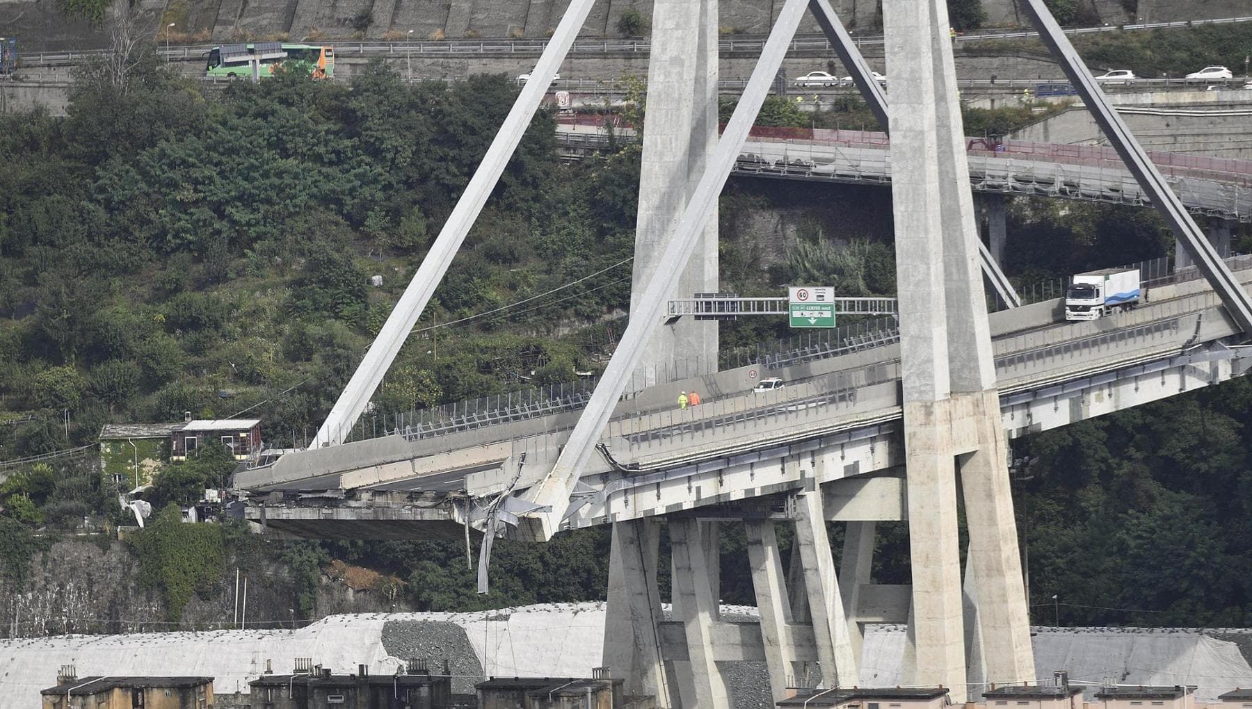 Morandi, dopo la sentenza, le cause per i risarcimenti e forse potrebbe essere citata Autostrade