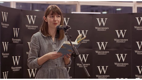 Sally Rooney, i libri non saranno più distribuiti nel Regno Unito: il caso Palestine Action