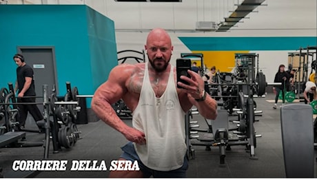 Mateusz Chmura muore a 33 anni dopo un malore sul palco