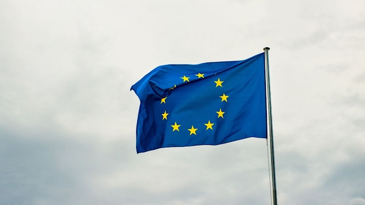 L'UE esclude dall'obbligo delle batterie sostituibili occhiali smart, smartwatch e altri werables - Multiplayer