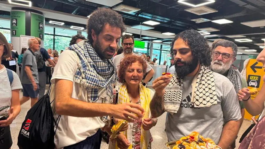 Rientrati gli attivisti della “flotilla di terra” detenuti in Libia. «Ciò che abbiamo subito è inaccettabile»