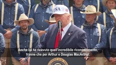 Trump: Vedo i miei bellissimi figli seduti lì, potremmo fare una cosa a tre