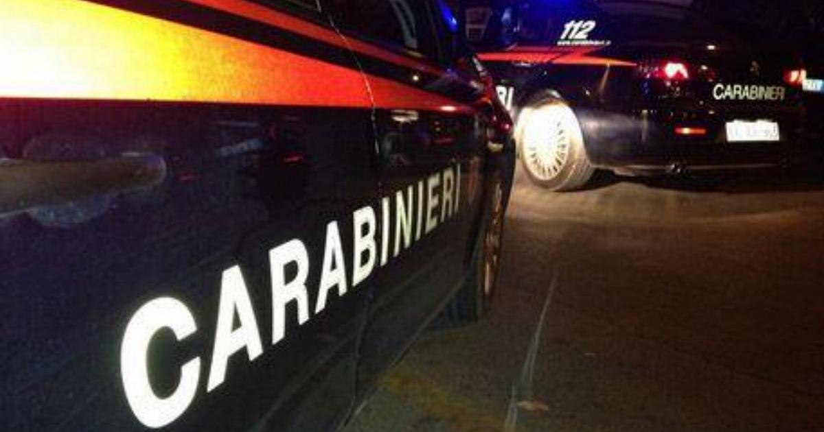 Agguato nella notte, spari contro un uomo di 53 anni