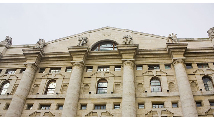 Piazza Affari promuove Intesa-Mps: il risiko bancario spinge i titoli finanziari - Economy Magazine