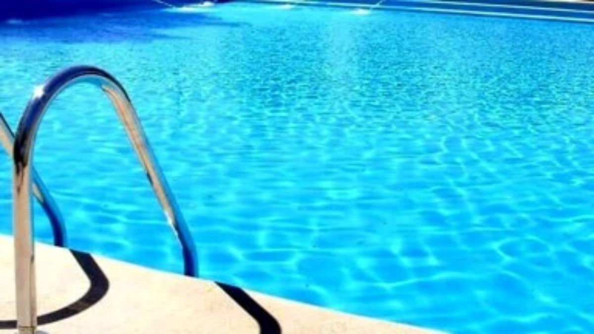 Sestri Levante, ragazzina di 13 anni risucchiata dal bocchettone della piscina: è grave