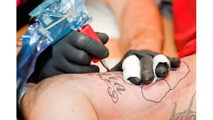 Tatuaggi, conseguenze sul sistema immunitario e il possibile indebolimento: lo studio - Sky TG24