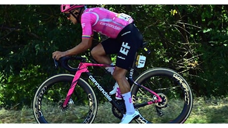 Al Tour Carapaz vince la 18esima tappa, Pogacar saldamente in maglia gialla