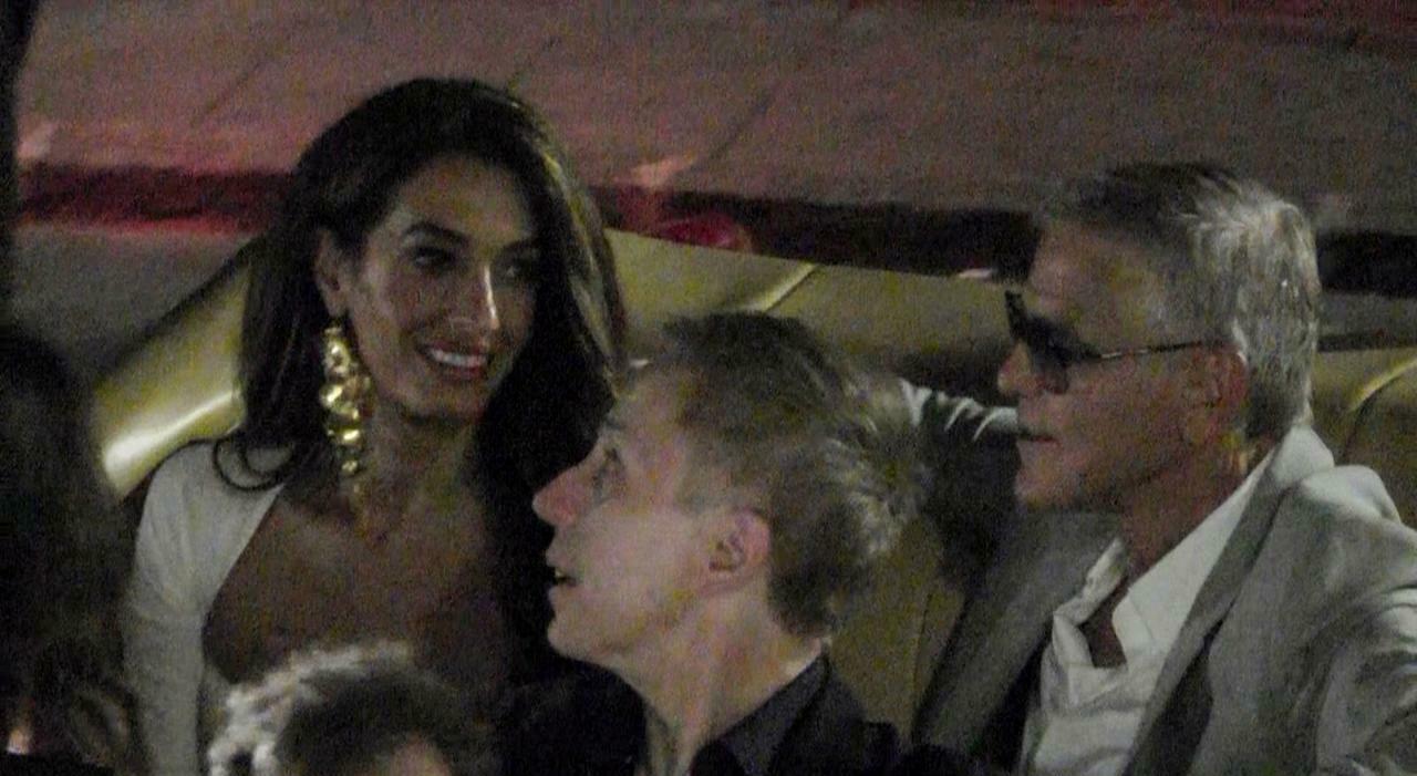 Mare, aragoste e relax: tutti pazzi per Clooney a Capri