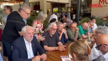 Alemanno lascia il carcere, l'ex sindaco a pranzo con 200 militanti e simpatizzanti