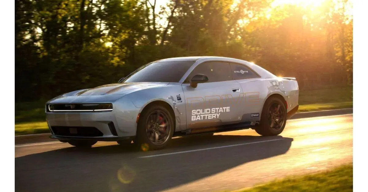 Stellantis porta su strada le batterie allo stato solido: al via i test sulla Dodge Charger Daytona con tecnologia Factorial