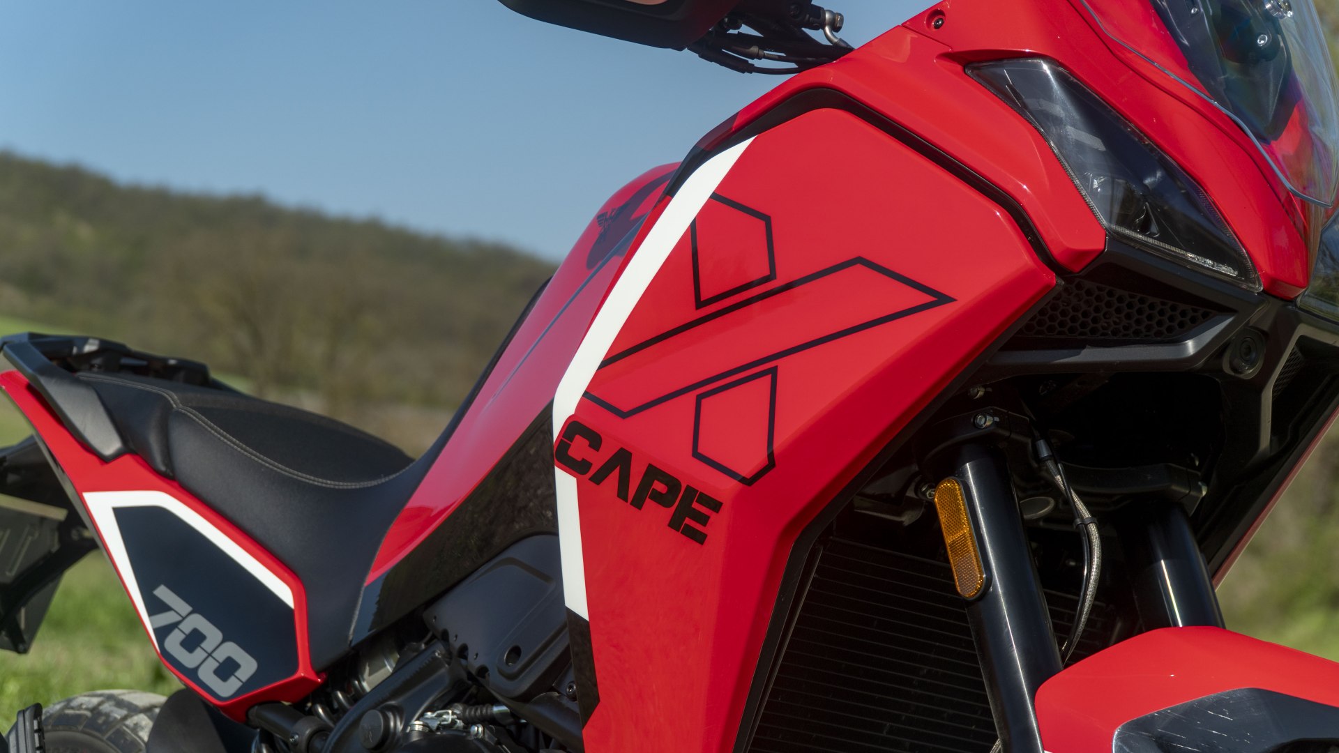 Moto Morini X-Cape: sconti fino a 700 euro sulla 700, nuovo prezzo per la 1200