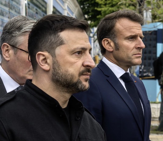 Macron e Zelensky alzano lo scudo europeo