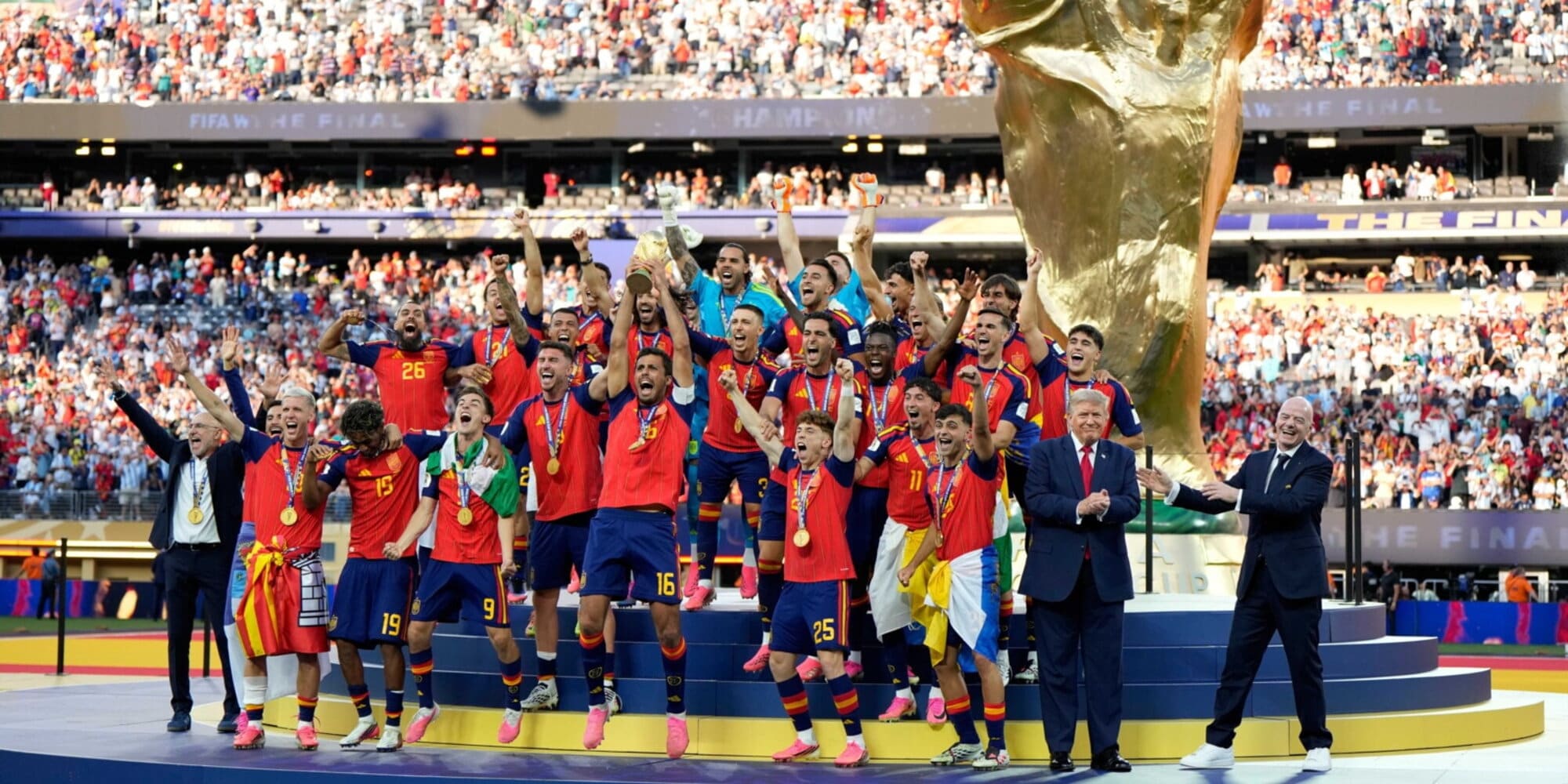 Spagna campione del mondo, Argentina battuta 1-0: decide Ferran Torres ai supplementari. Trump consegna la coppa tra politica e spettacolo