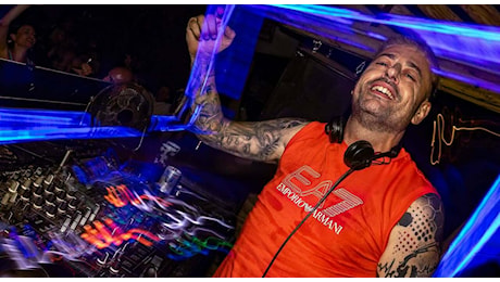 Ryan Spiteri, il famoso dj e una donna trovati morti in un'auto: giallo a Malta. L'ultimo post: «Se credete di essere alla fine...»