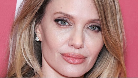 Angelina Jolie, il lungo silenzio dopo Brad Pitt: “Dieci anni senza frequentare nessuno”