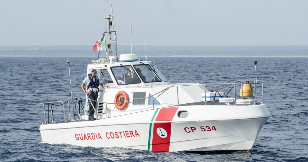 Addio al celibato da incubo in Costiera Amalfitana, affonda imbarcazione di 10 metri: salve le 7 persone a bordo