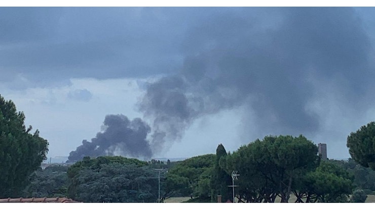 Incendio in corso a Roma, video - RaiNews