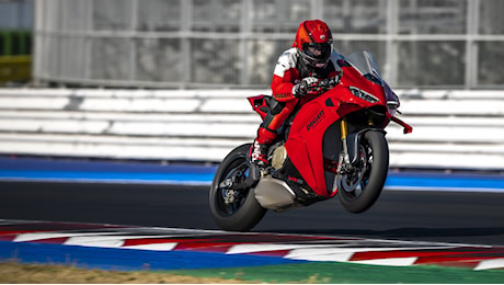 Ducati Panigale V4 2027, 218 CV e prezzi: la superbike si rifà il trucco (e non solo)