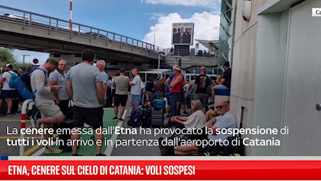 Etna, cenere sul cielo di Catania: voli sospesi fino alle 12 di domenica