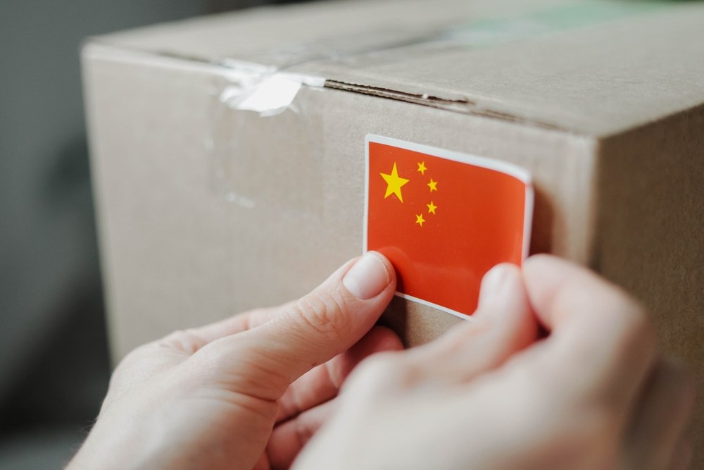 L’UE contro l’e-commerce cinese: da oggi in vigore la nuova tassa sui pacchi