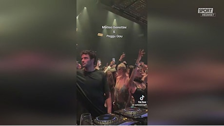 Berrettini scatenato a Ibiza in consolle con Peggy Gou