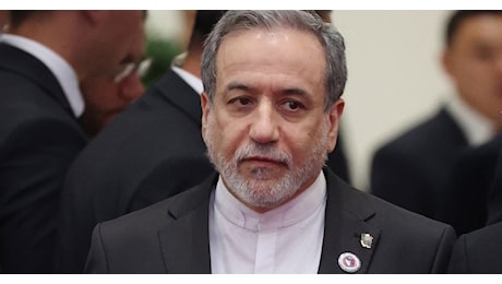Spiragli tra Usa e Iran, ma Hormuz resta fermo