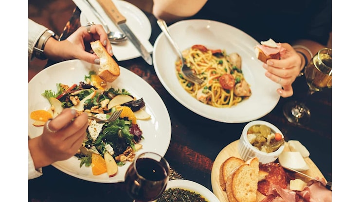 Cena, d’inverno anticipare l’orario fa bene alla salute: l’esperto spiega perché - Sky TG24