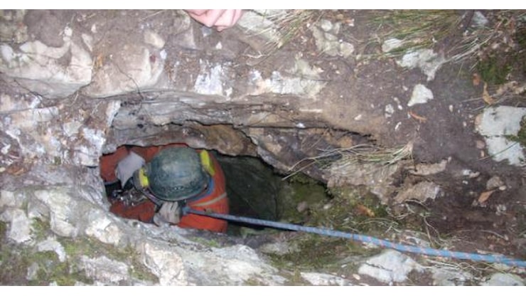 Tratto in salvo dopo 12 ore lo speleologo intrappolato nella grotta - Gazzetta di Parma