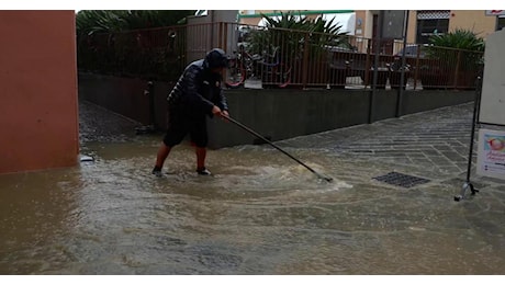 Nubifragio ad Albenga, oltre 110 mm di pioggia: strade allagate