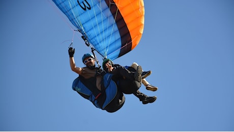 Precipitano con il parapendio in Tirolo: feriti un padre di 32 anni e la figlia di 4