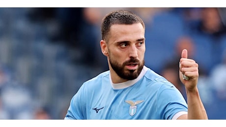 Gila al Napoli, il Milan accelera e sorpassa gli azzurri