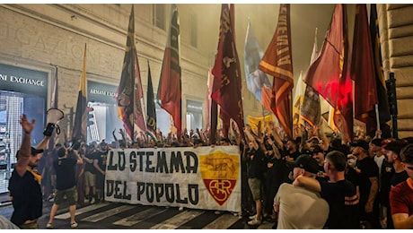 La Roma festeggia 99 anni: migliaia di tifosi in corteo nella Capitale