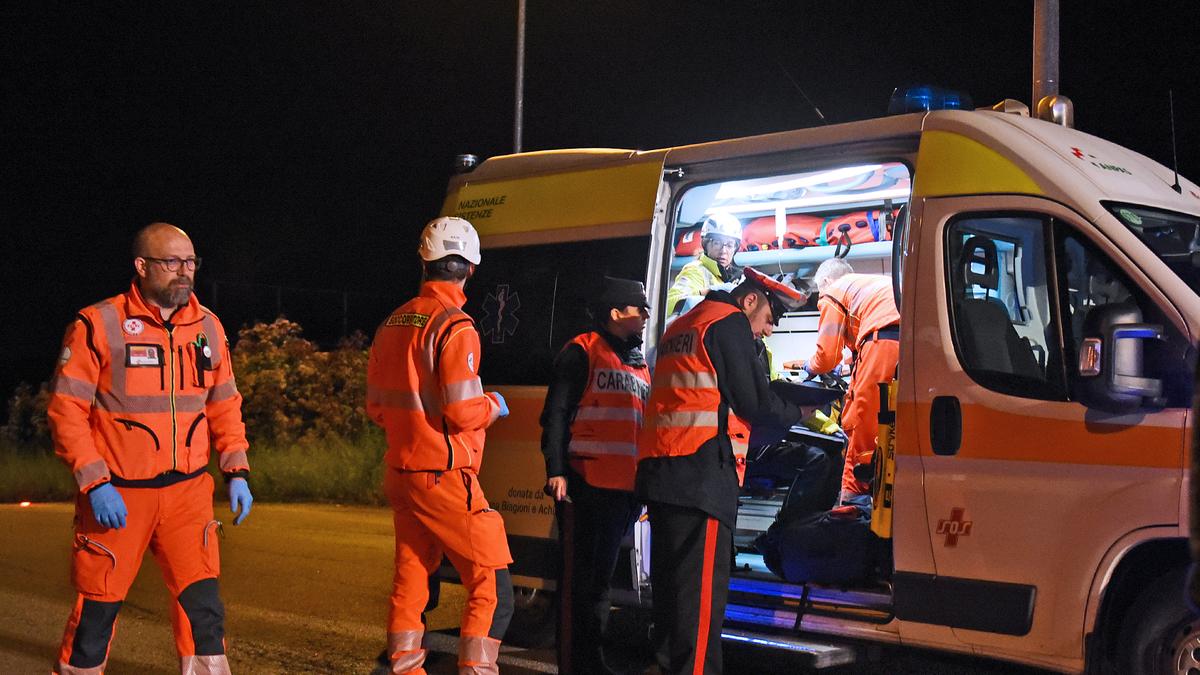 Travolge uno scooter, scappa e centra un pedone: il pirata della strada era ubriaco. Gravi i due investiti