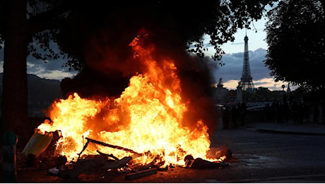 Lecornu: 1.200 fermi e 150 poliziotti feriti nelle proteste in Francia
