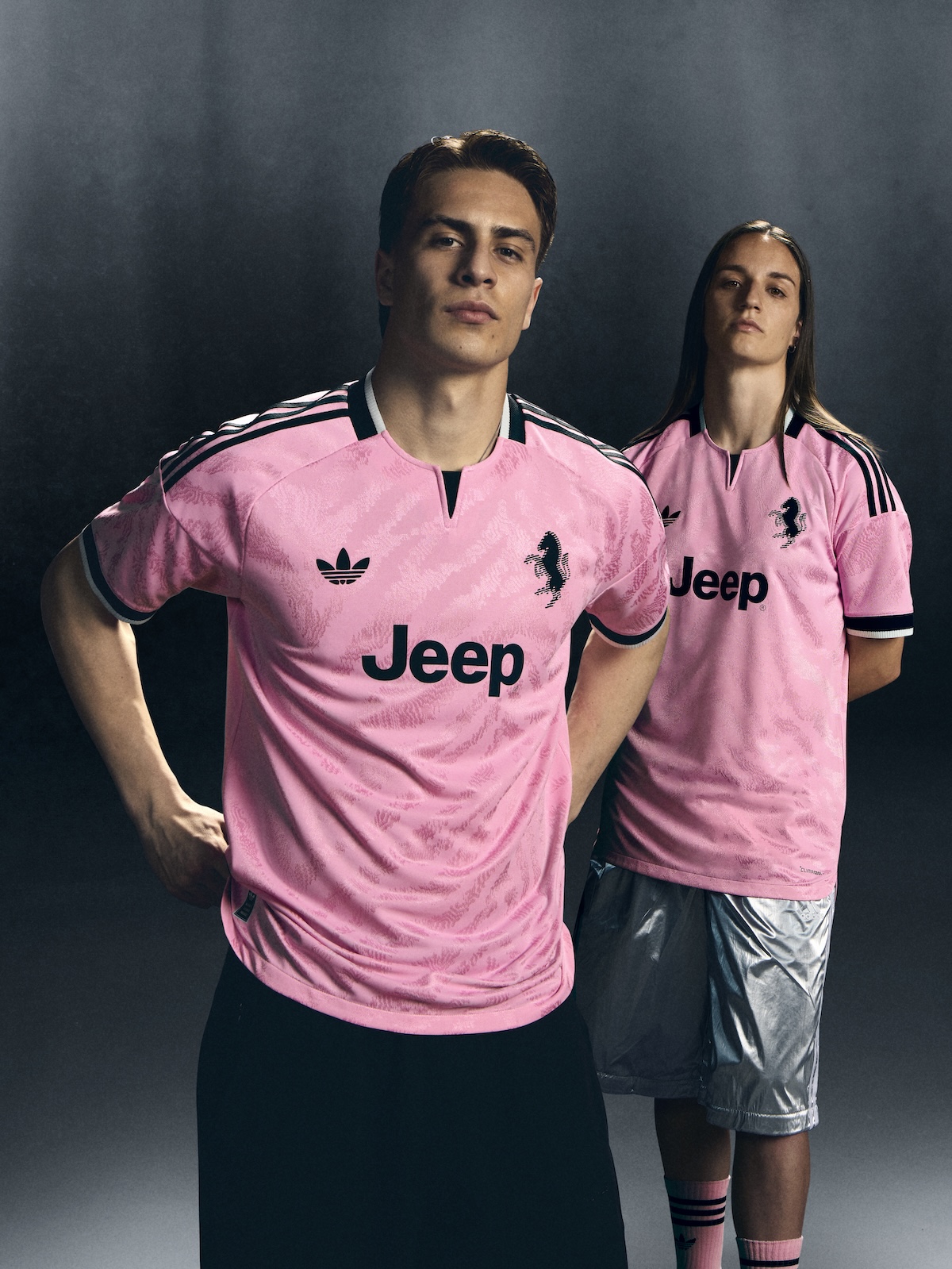 Il rosa, la zebra, origini e radici: la nuova maglia Away della Juve è un omaggio alla sua storia