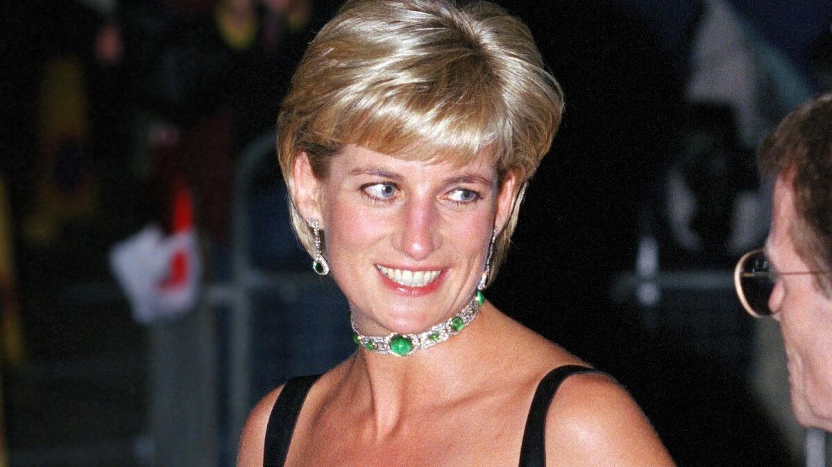 A un party, splendida, allo scoccare dei 36 anni: l'ultimo compleanno di Lady Diana