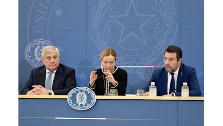 Sondaggi, centrodestra al minimo della legislatura: Avs sorpassa la Lega e Vannacci vola al 5,3%