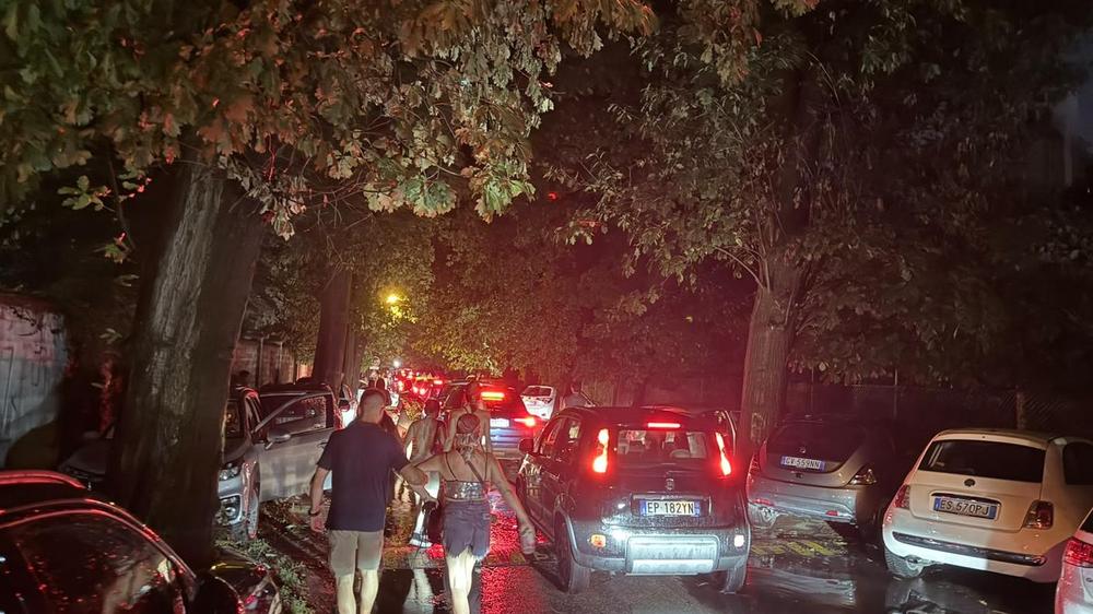 Milano, la grandine ferma Bad Bunny