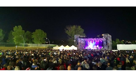 Pooh a Riccione, la serata in bilico tra la febbre del tour e l'incertezza del cielo