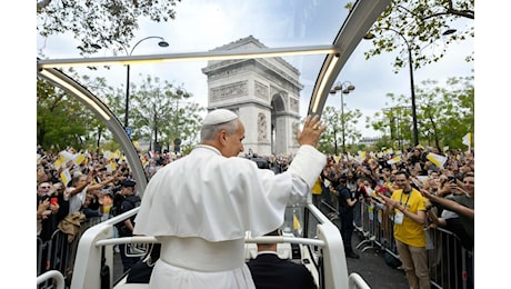 Papa Leone XIV a Parigi, la folla degli Champs-Élysées per la messa a Place de la Concorde