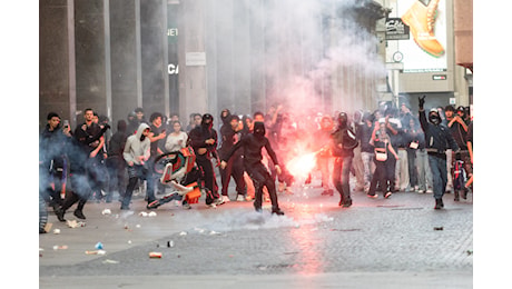 Milano, la rivolta dei giovanissimi: odio senza nemici e la piazza come palestra di potere