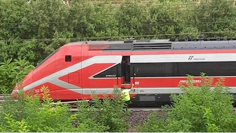 Cade un palo dell'alta tensione tra Nocera Terinese e Lamezia Terme, circolazione dei treni riattivata alle 18:20