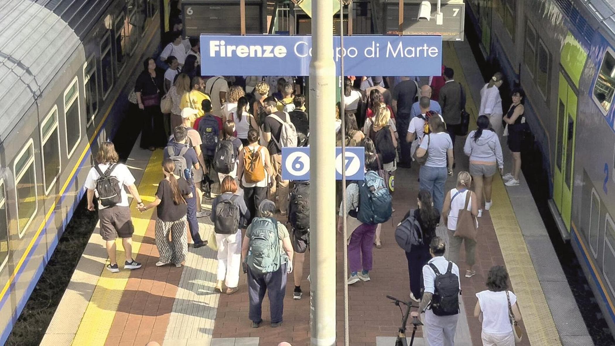 Treni frenati da guasti e cantieri, il giorno difficile delle Ferrovie