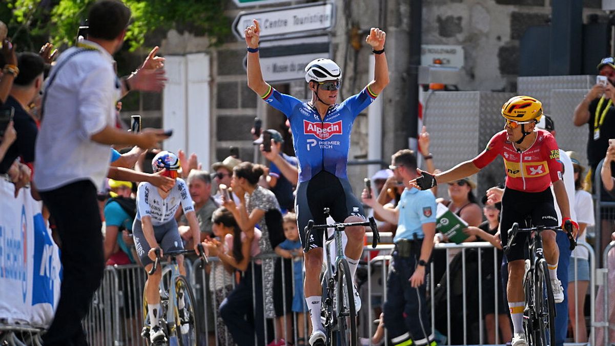 Tour de France, nona tappa: van der Poel trionfa a Ussel, Pogacar sempre in maglia gialla